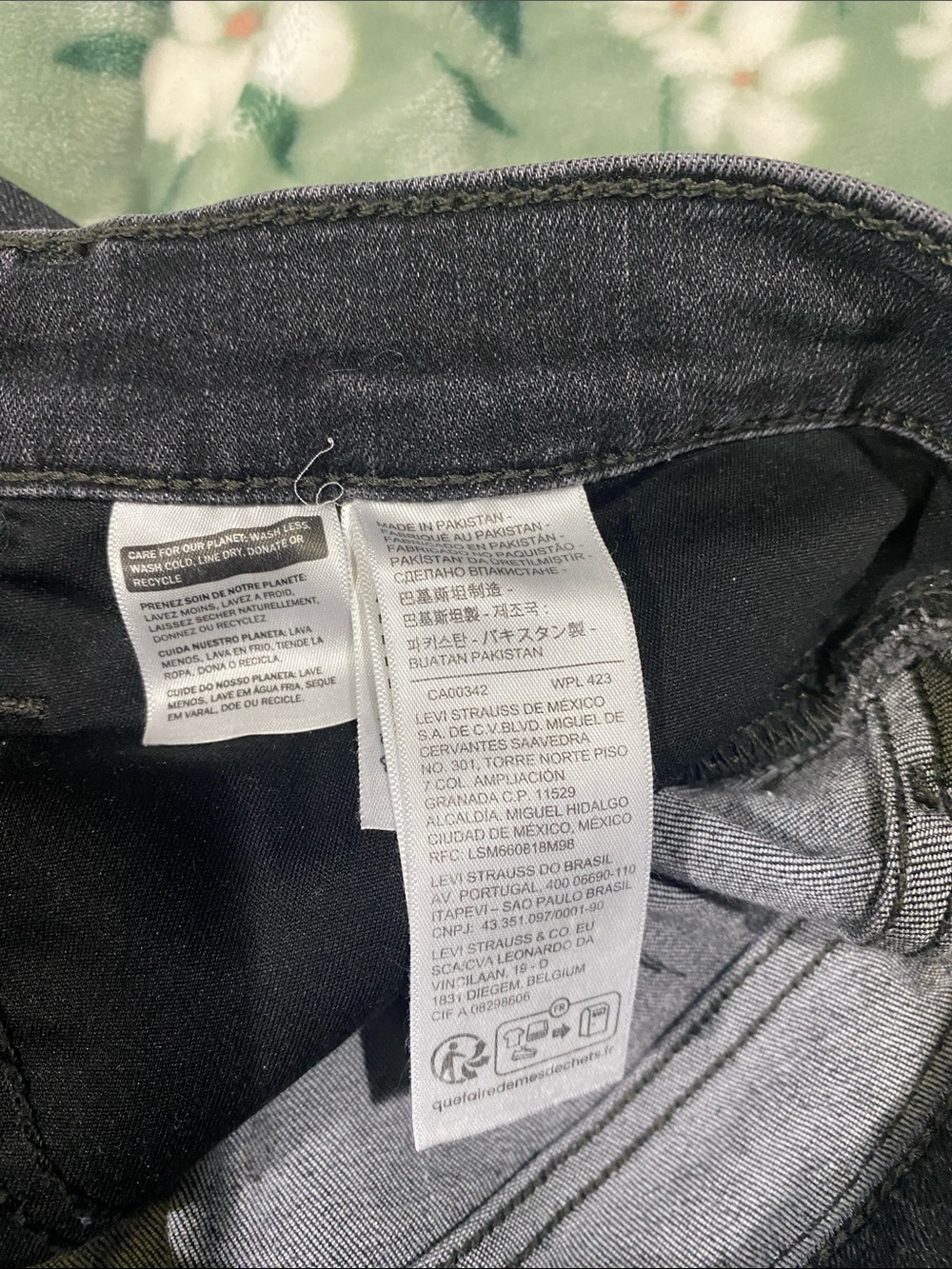 Levi’s 311 Black-Washed Straight-Leg Jeans 18W - Picture 6 of 9
